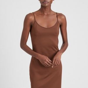 True Hues Essential Layering Slip - Hue 183 - Banana Republic Fac.- NWT - Medium